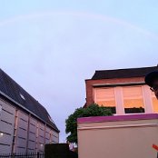 De dag begint vroeg met een regenboog